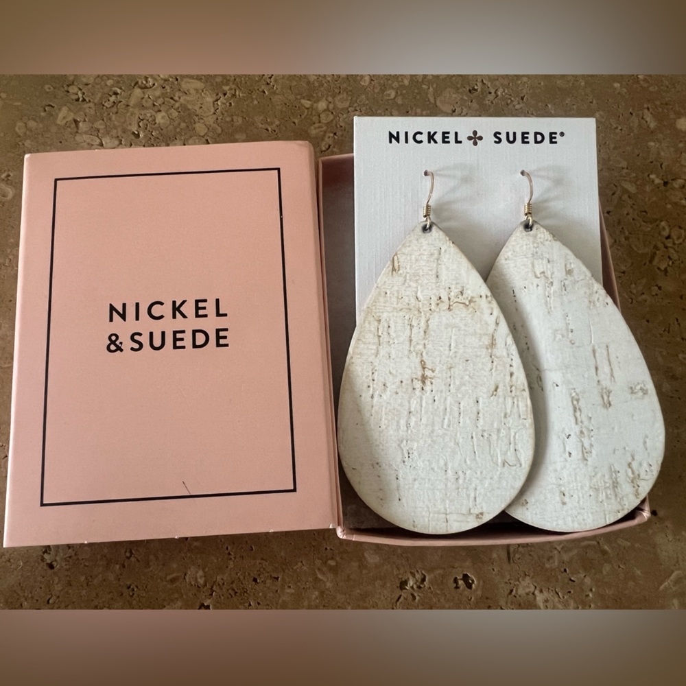 White cork leather N&S earrings🤍